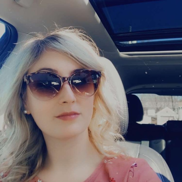 Meet your Posher, Emily - Picture 1 of 1